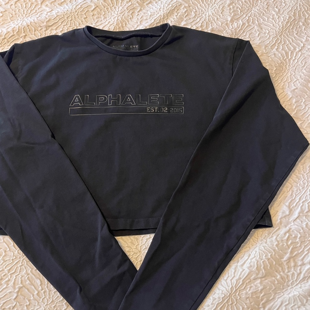 ✨ Alphalete Long Sleeve Crop Top Bundle – Size Small (Black & Maroon) ✨